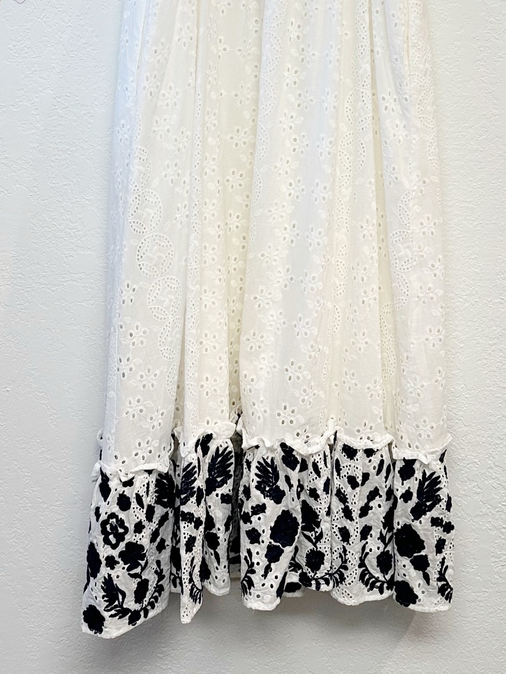 Allison New York Anthropologie white Eyelet Navy Embroidered Midi Dress XSmall - Picture 12 of 14